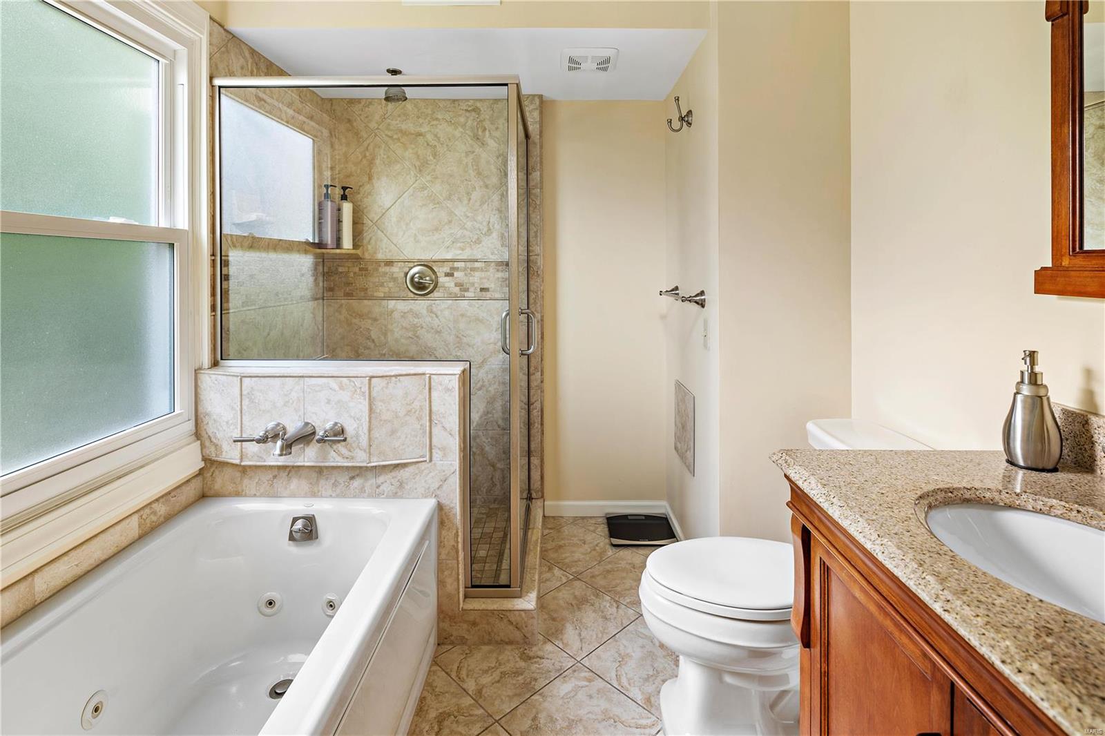 2204 Whitby Road Chesterfield, MO 63017 - Photo 15 of 31 Gallery Image 15