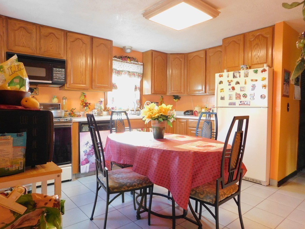 21 Suzanne Street Springfield, MA 01104 - Photo 3 of 16 Gallery Image 3