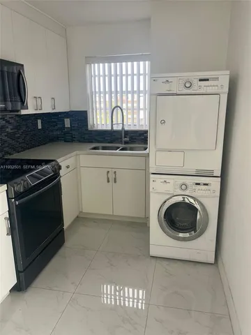 $2,000 | 8870 Fontainebleau Boulevard, Unit 401, Miami, FL 33172