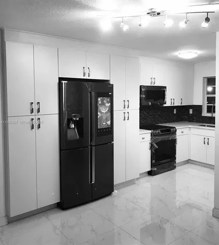 $2,000 | 8870 Fontainebleau Boulevard, Unit 401, Miami, FL 33172