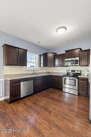 $299,900 | 710 Ashley Meadow Lane, Jacksonville, NC 28546