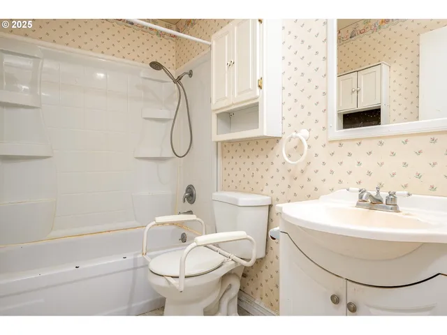 $199,900 | 23932 Poplar Court, Wood Village, OR 97060