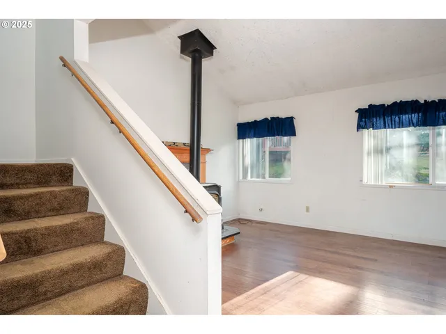 a view of entryway and hall