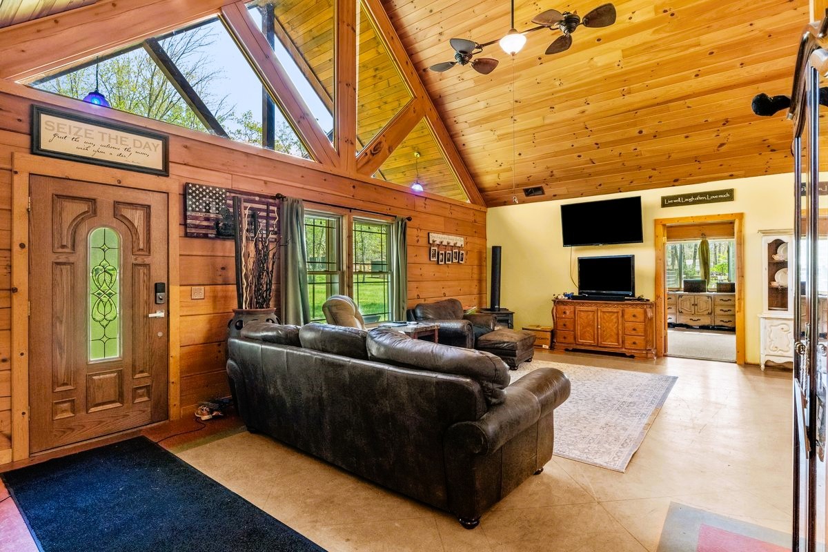 13631 Birdsong Road Holladay, TN 38341 - Photo 22 of 67 a living room with furniture and a flat screen tv