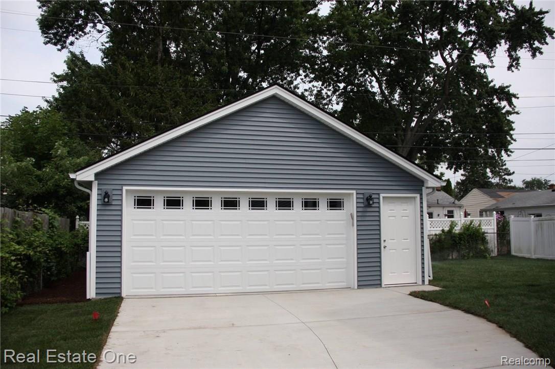 3286 Wakefield Road Berkley, MI 48072 - Photo 27 of 27 20157878_1582151318508357_2783240972271290788_o.jpg