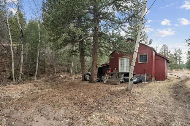 a picture of a bench in front of a wall