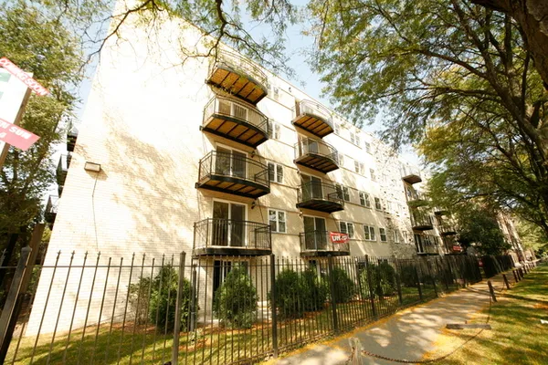 $1,850 | 6954 North Greenview Avenue, Unit 305, Chicago, IL 60626