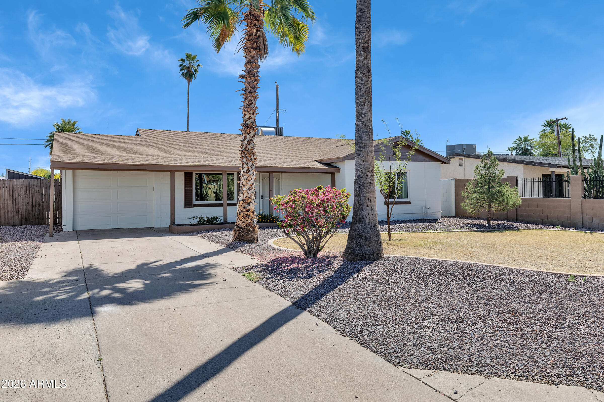 4311 North 11th Place Phoenix, AZ 85014 - Photo 3 of 24 4311 N 11th Pl-3