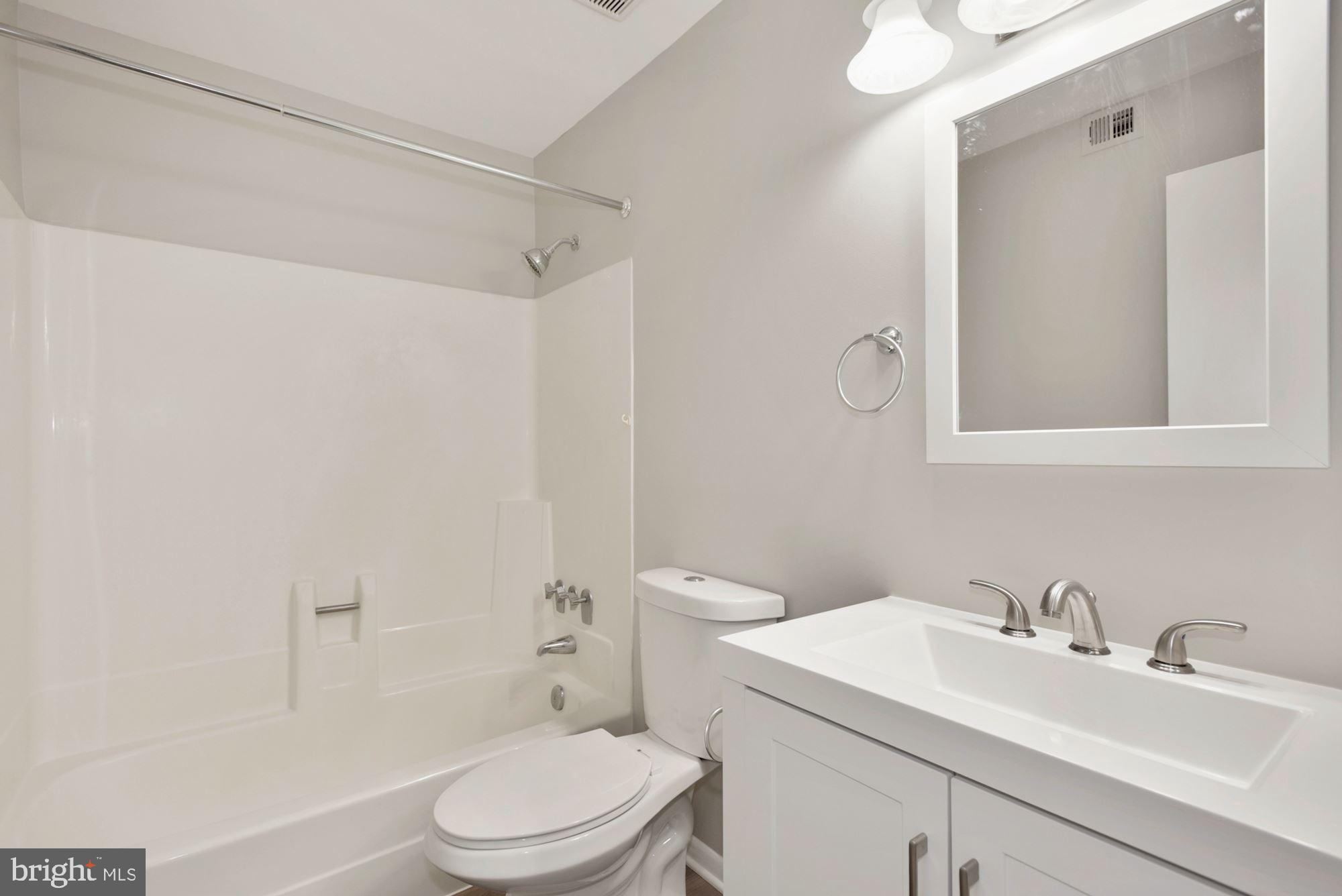 11564 Rolling Green Court, Unit 301 Reston, VA 20191 - Photo 15 of 29