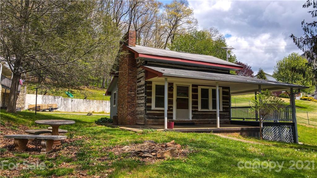 4900 Crabtree Mountain Road Clyde, NC 28721 - Photo 1 of 33 front view of a house with a yard