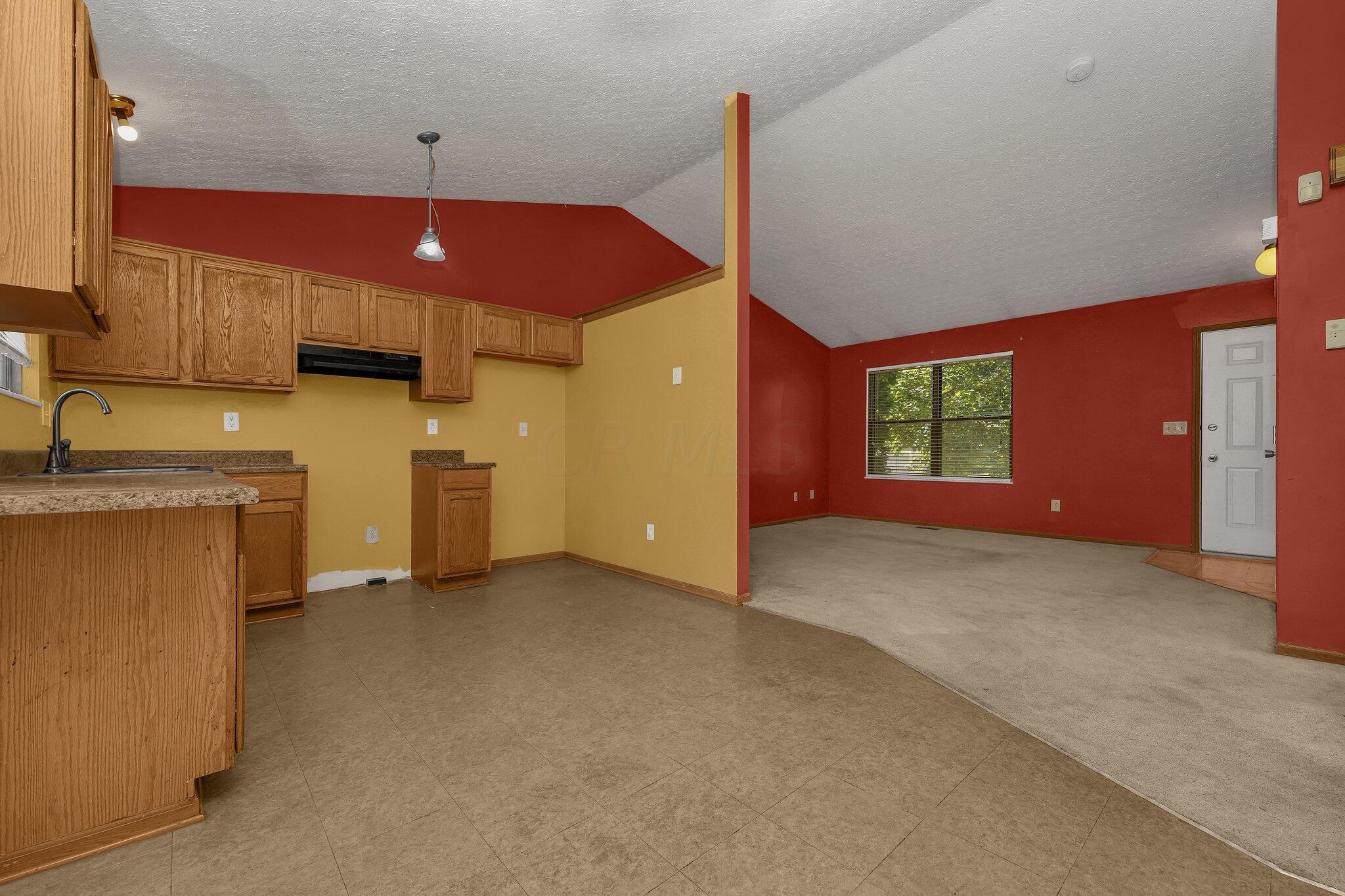 2718 Raphael Drive Columbus, OH 43232 - Photo 10 of 33 18-web-or-mls-2718-raphael-dr
