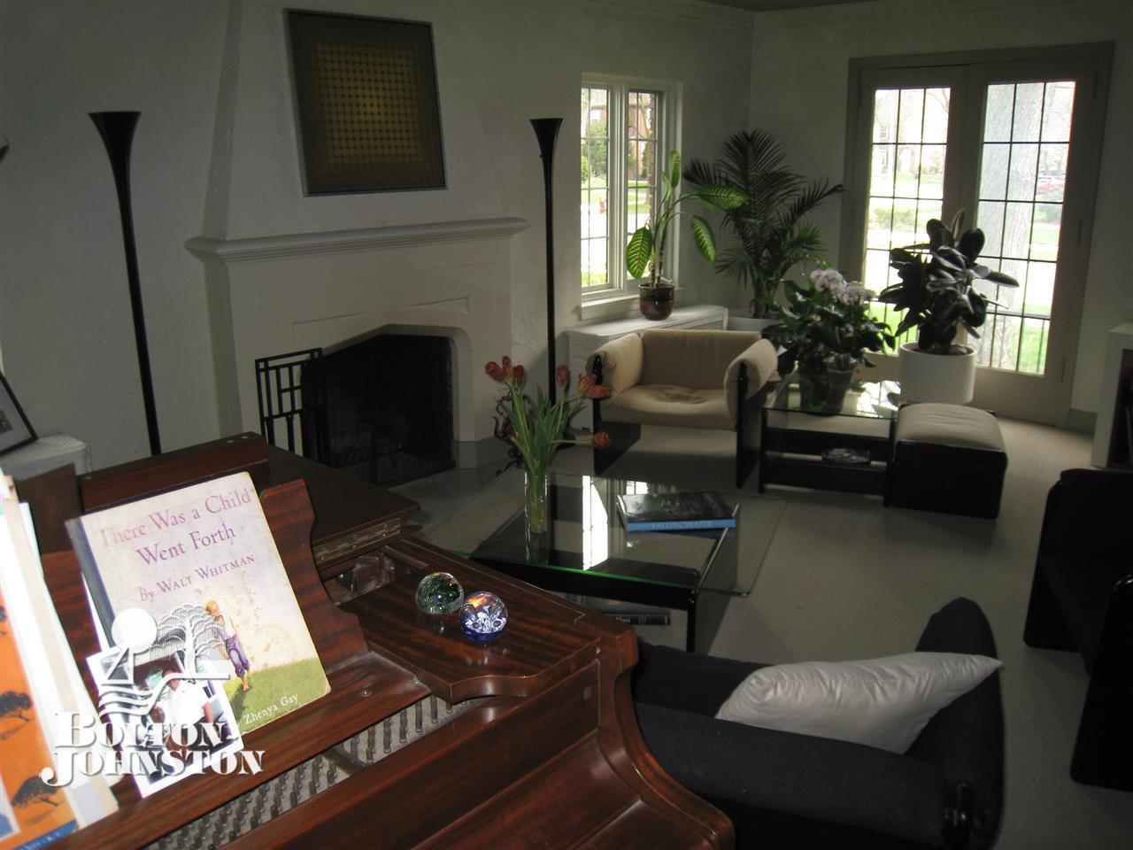 695 Lincoln Road Grosse Pointe, MI 48230 - Photo 4 of 26 Living Room