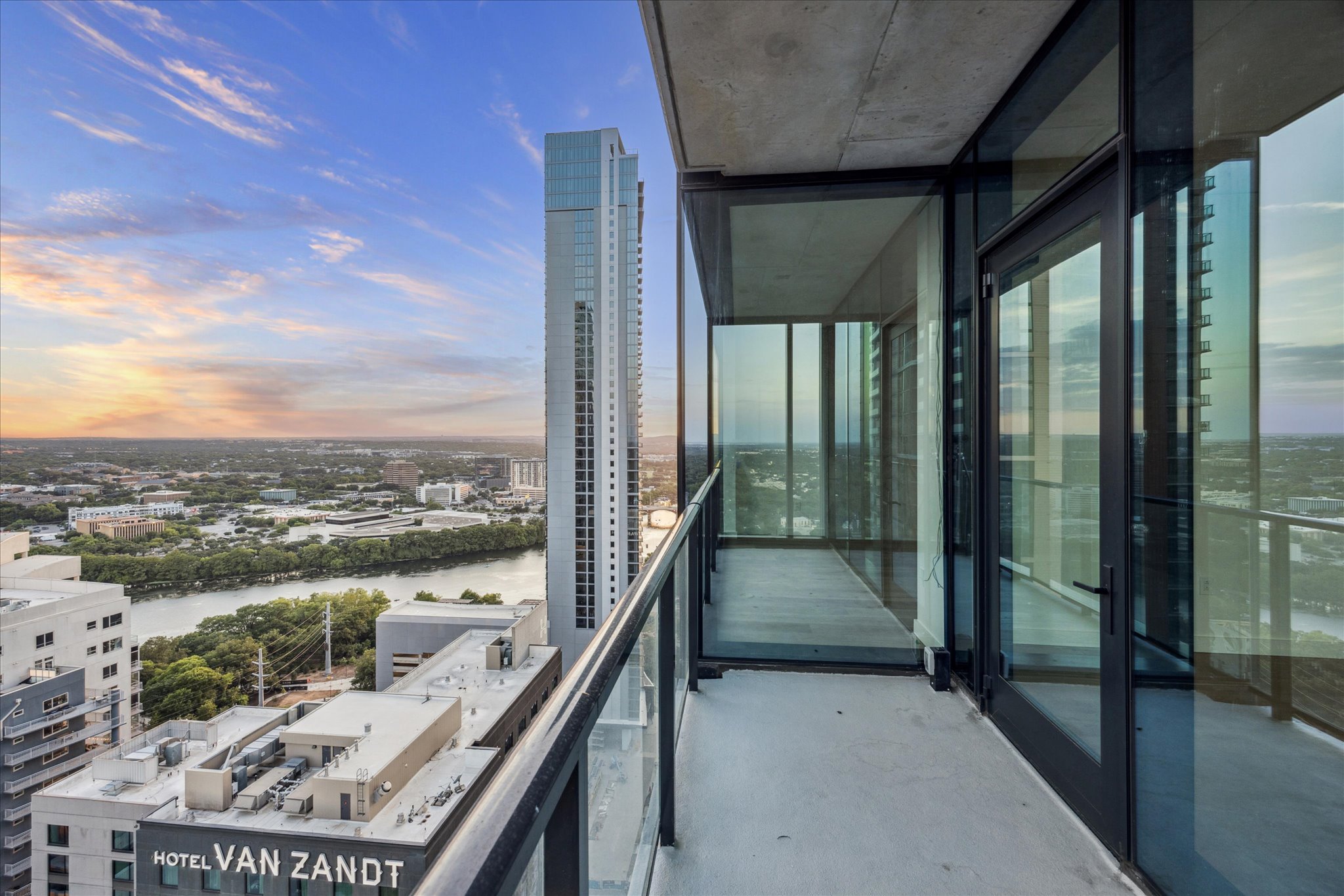 610 Davis Street, Unit 2702 Austin, TX 78701 - Photo 7 of 31