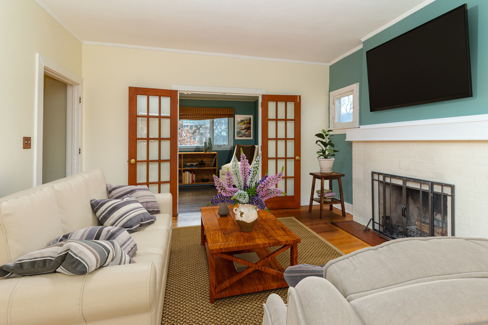 2140 Pioneer Road Evanston, IL 60201 - Photo 3 of 33 Gallery Image 3