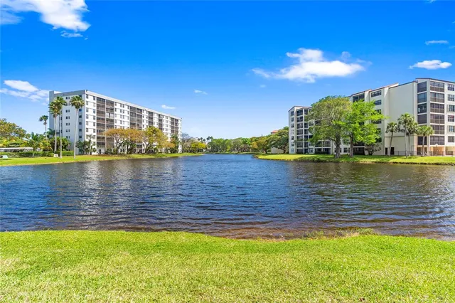 $2,500 | 2232 North Cypress Bend Drive, Unit 107, Pompano Beach, FL 33069