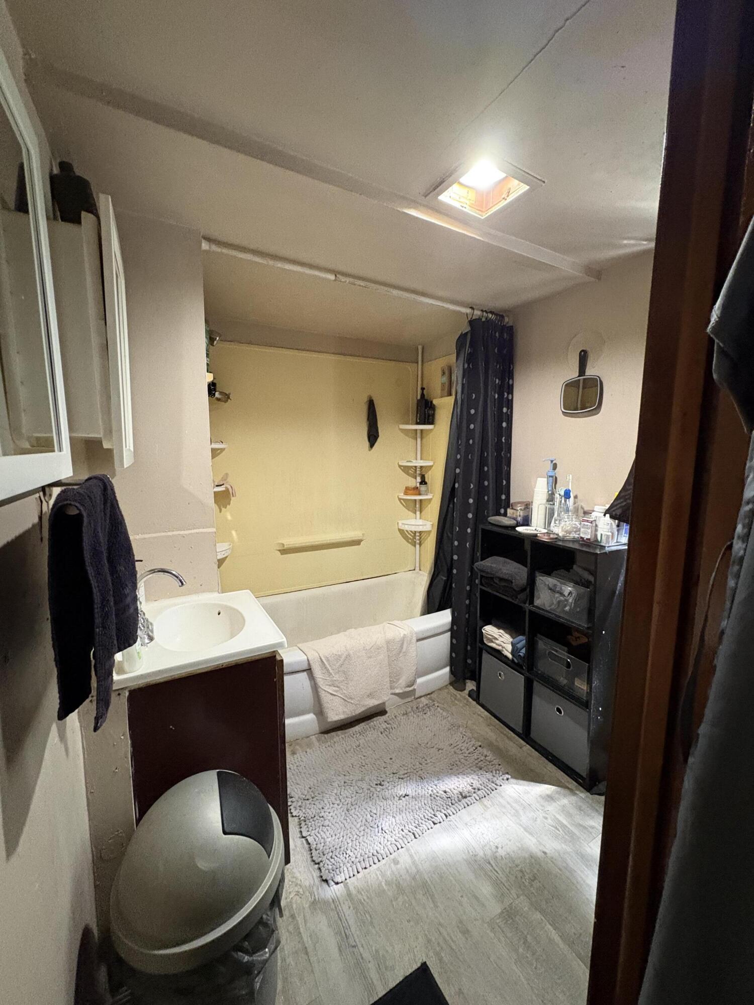 1522 South 15th Street Milwaukee, WI 53204 - Photo 13 of 53 duplex lower bath