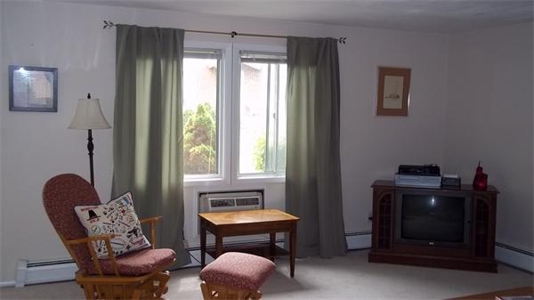54 Manor Court Springfield, MA 01118 - Photo 6 of 24 Gallery Image 6