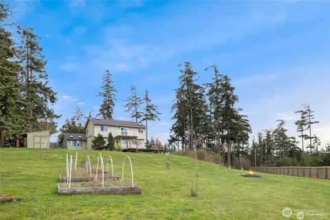 $899,950 | 2255 North Aviator Lane, Oak Harbor, WA 98277