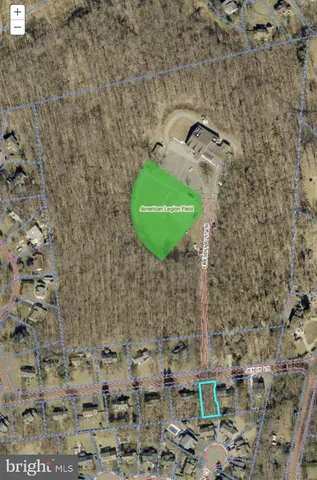 a view of entryway with a front door