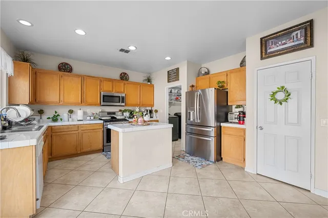 $569,900 | 36842 Aristo Place, Palmdale, CA 93550