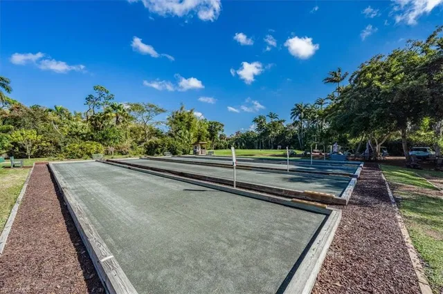 $600,000 | 103 Clubhouse Drive, Unit 252, Naples, FL 34105