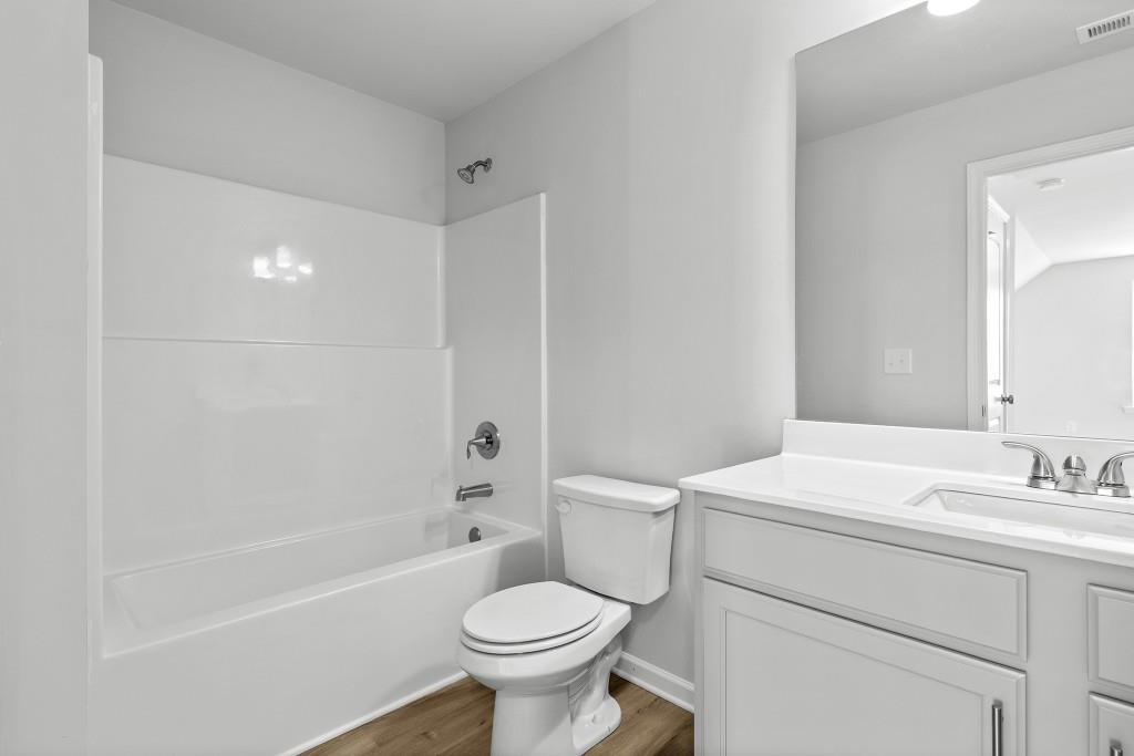 154 Greenview Court Homer, GA 30547 - Photo 35 of 44 a bathroom with a sink toilet vanity and bathtub