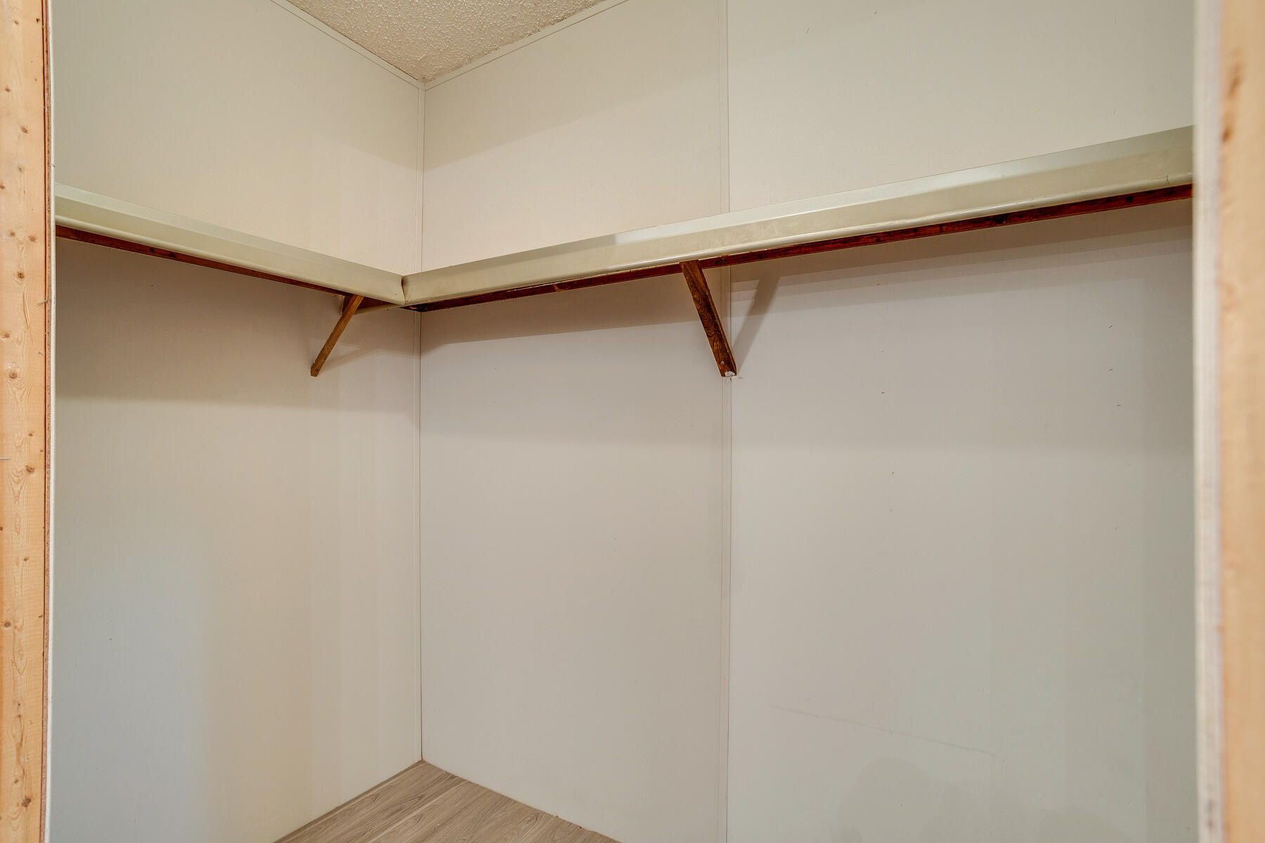 662 Conklin Road Jonesborough, TN 37659 - Photo 21 of 34 Master Closet