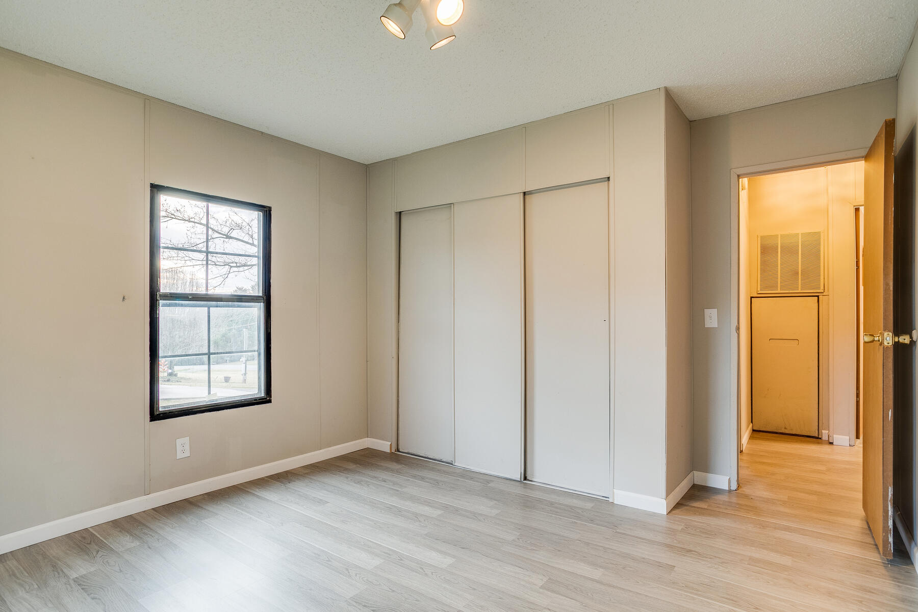 662 Conklin Road Jonesborough, TN 37659 - Photo 23 of 34 Bedroom