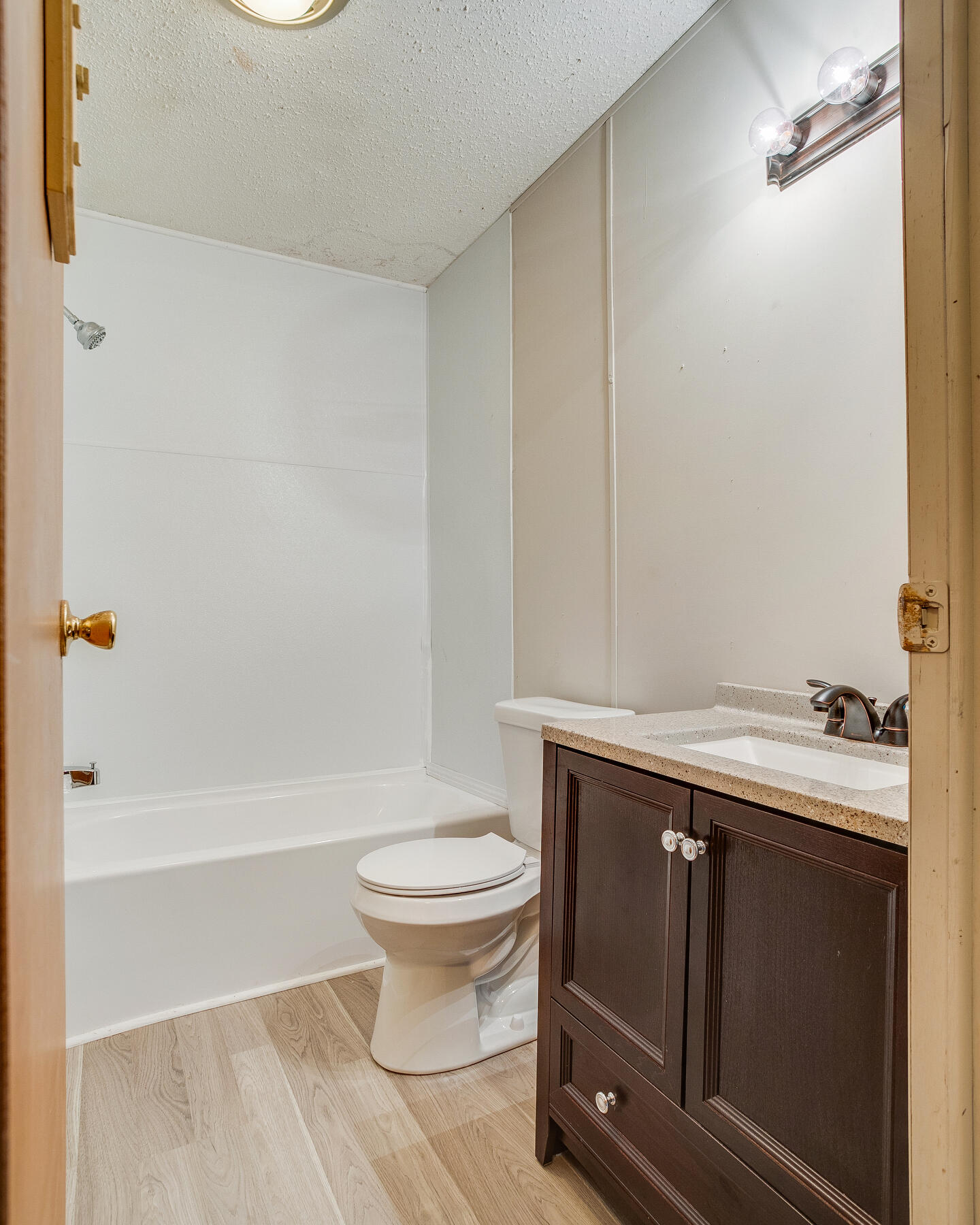 662 Conklin Road Jonesborough, TN 37659 - Photo 25 of 34 Guest Bath