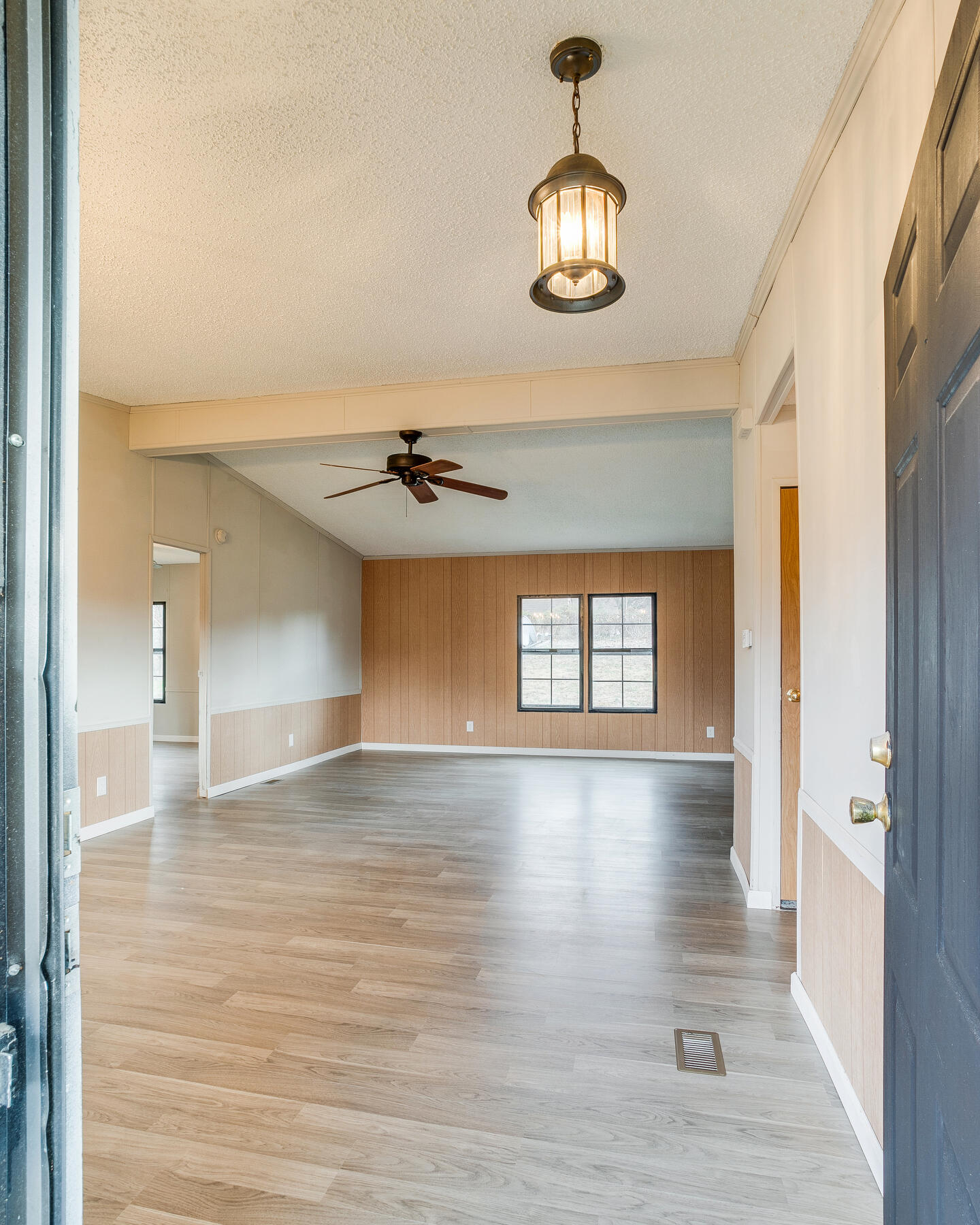 662 Conklin Road Jonesborough, TN 37659 - Photo 6 of 34 open living/dining