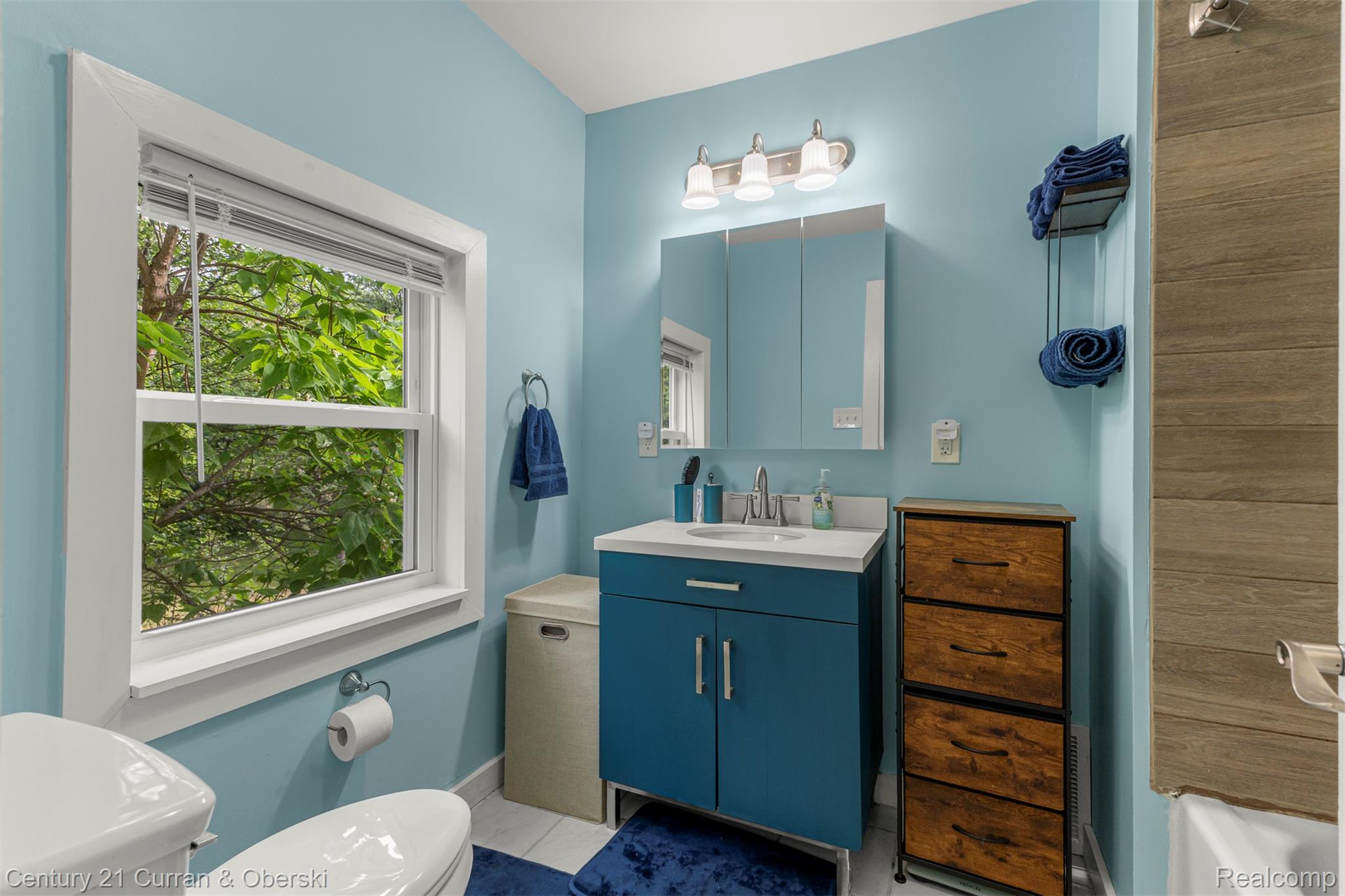 18491 Savage Road Belleville, MI 48111 - Photo 26 of 49 Bathroom