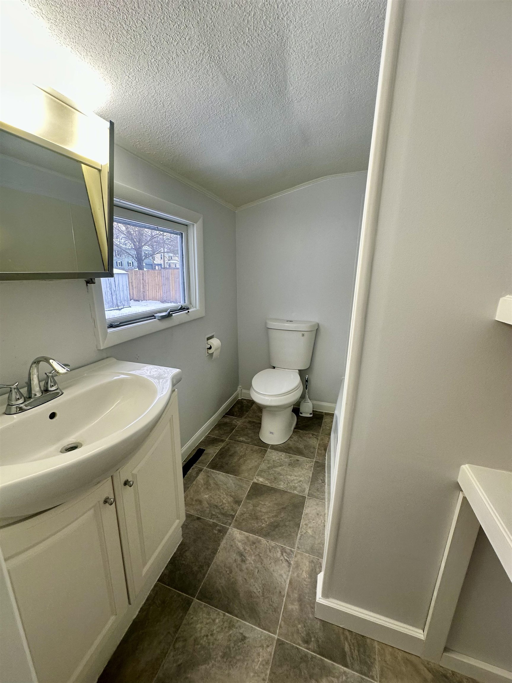 307 Clinton Street Auburn, IN 46706 - Photo 11 of 25