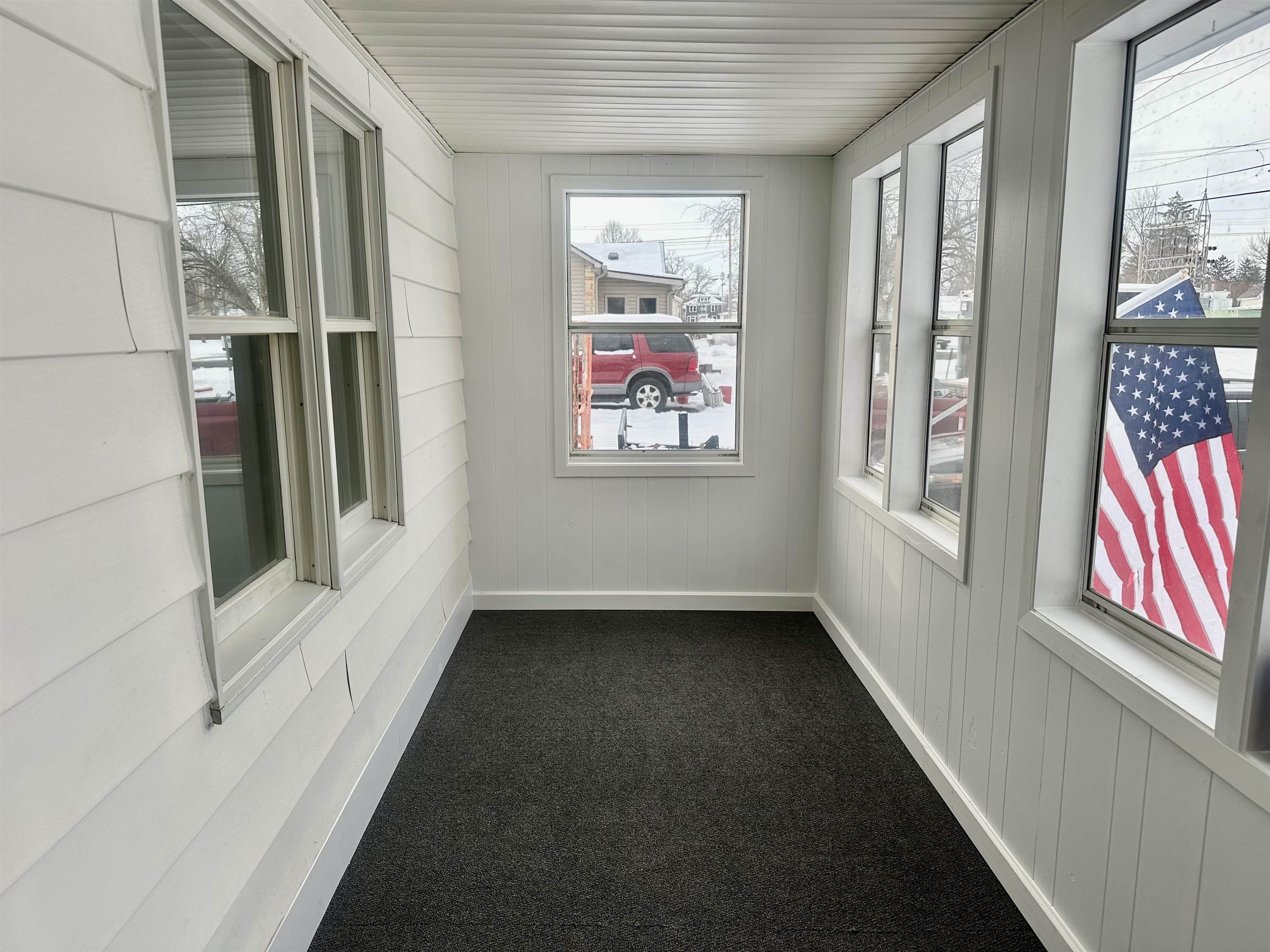 307 Clinton Street Auburn, IN 46706 - Photo 4 of 25