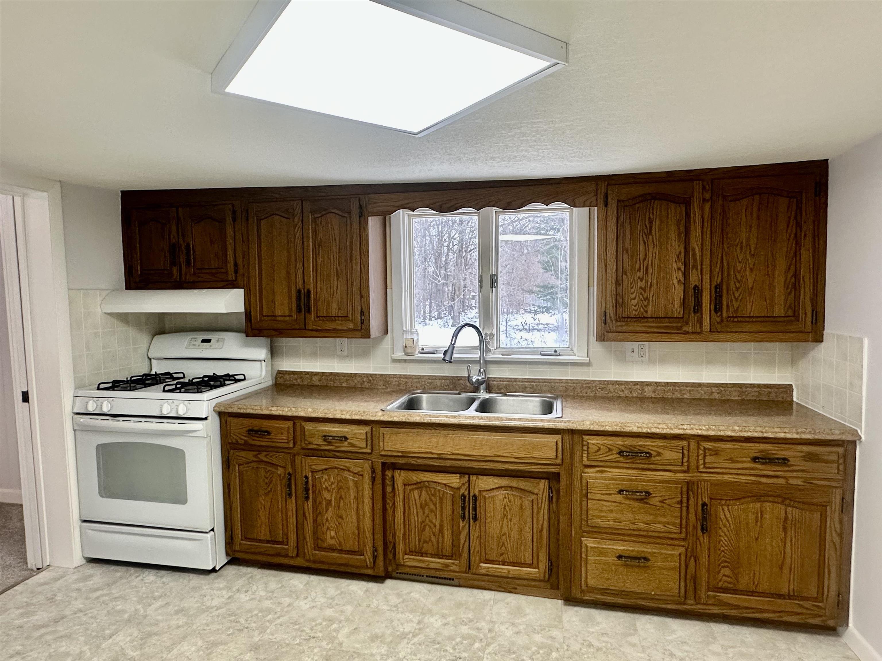 307 Clinton Street Auburn, IN 46706 - Photo 9 of 25