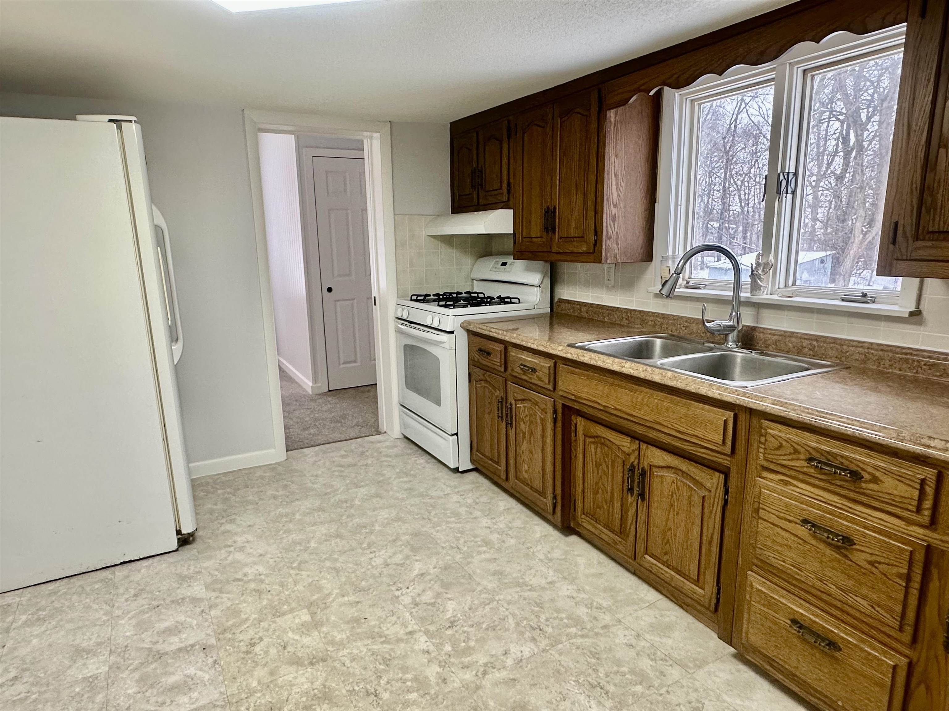 307 Clinton Street Auburn, IN 46706 - Photo 10 of 25