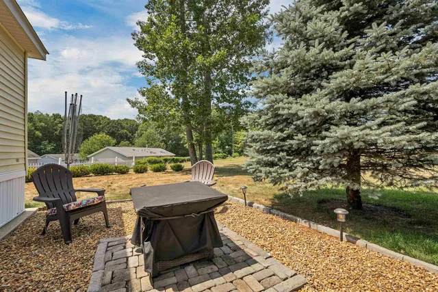 $415,000 | 41 Holly Circle, North Hampton, NH 03862