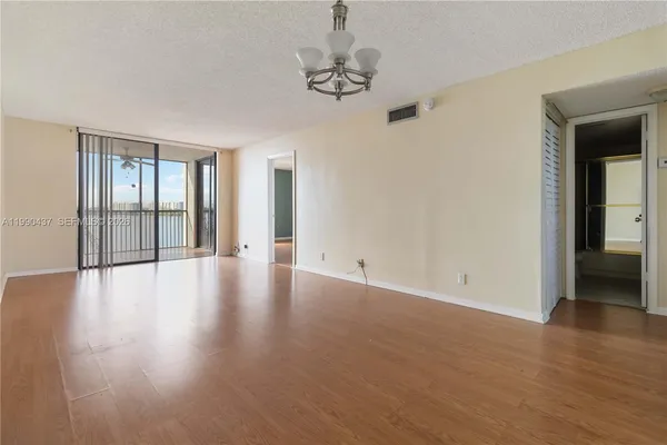 $2,100 | 110 Lake Emerald Drive, Unit 404, Oakland Park, FL 33309