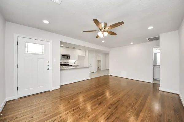 $1,800 | 6934 Neff Street, Houston, TX 77074