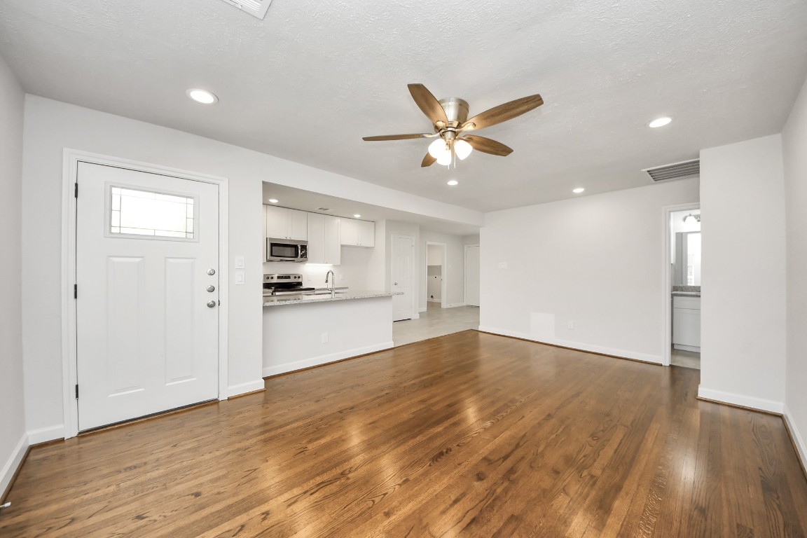 6934 Neff Street Houston, TX 77074 - Photo 4 of 32