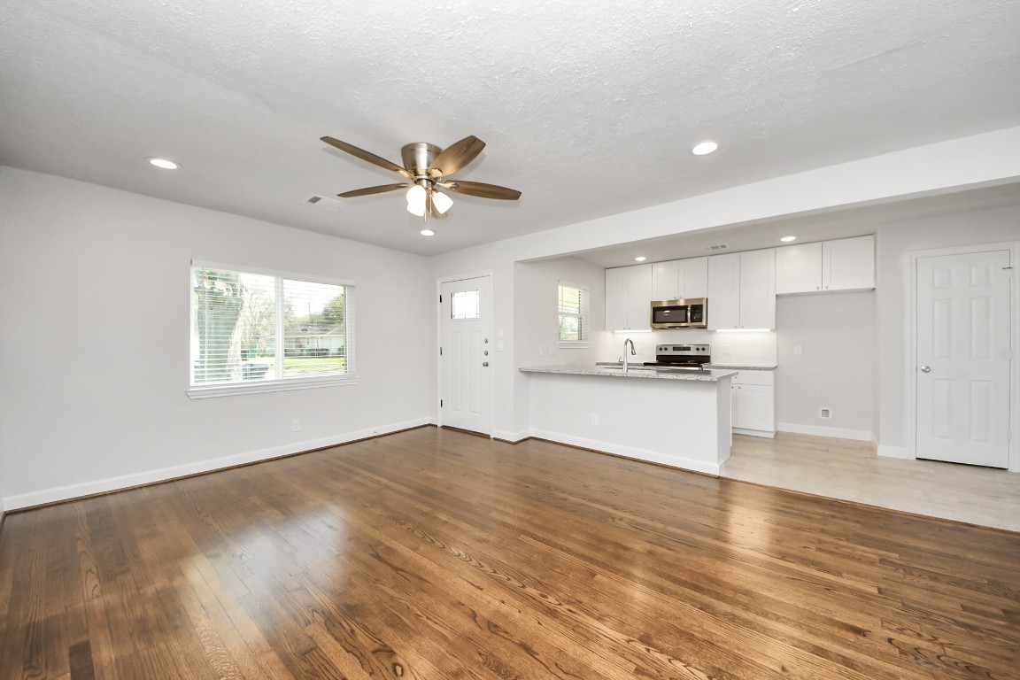 6934 Neff Street Houston, TX 77074 - Photo 6 of 32