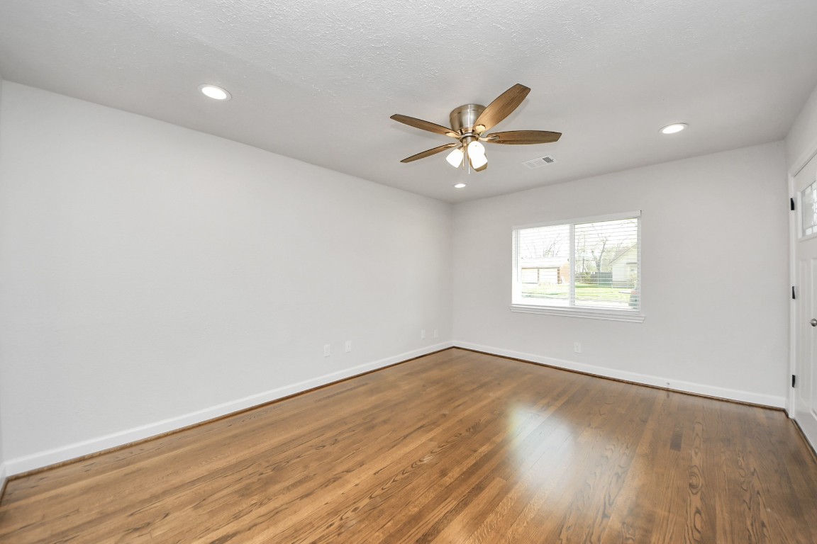 6934 Neff Street Houston, TX 77074 - Photo 7 of 32