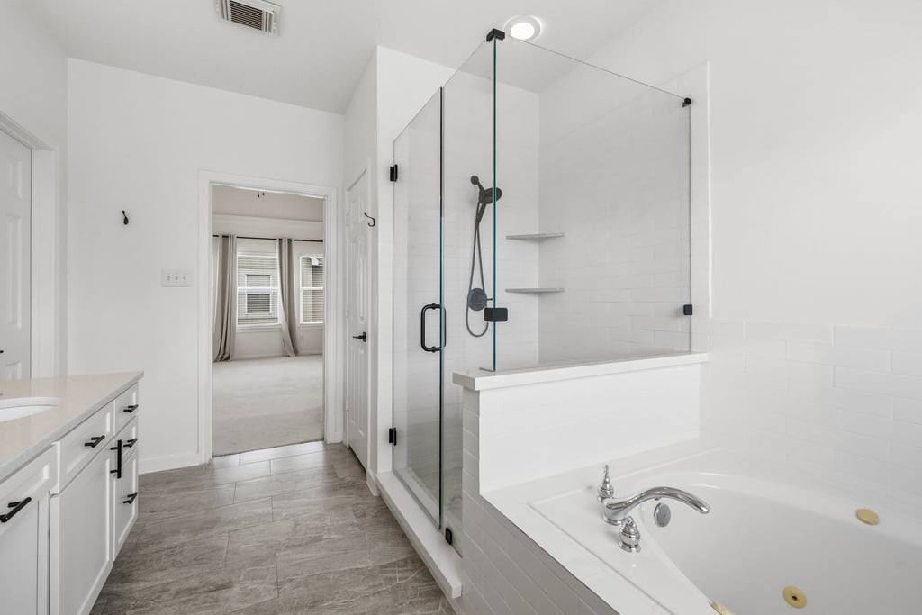 1128 West 26th Street Houston, TX 77008 - Photo 32 of 48 Primary bathroom
