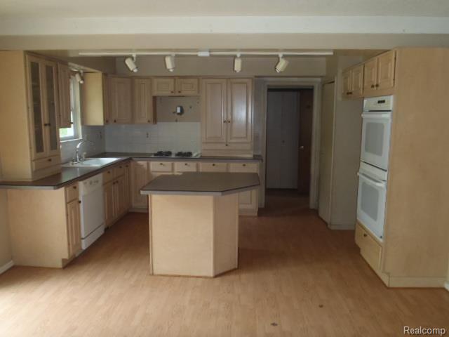 6441 Benoit Road Algonac, MI 48001 - Photo 11 of 14 P1015147.jpg