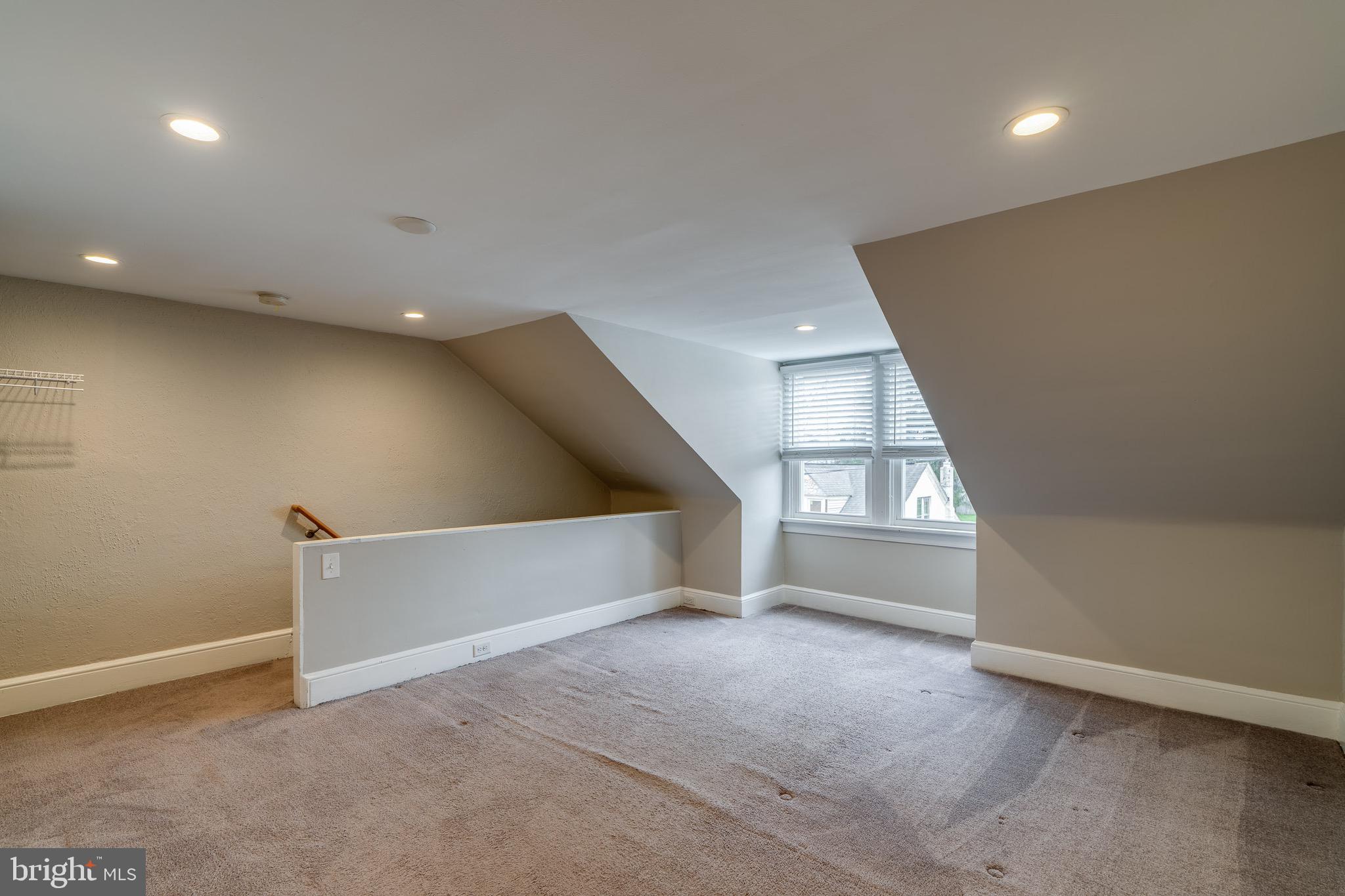 679 Poplar Street Lancaster, PA 17603 - Photo 23 of 32 an empty room with windows