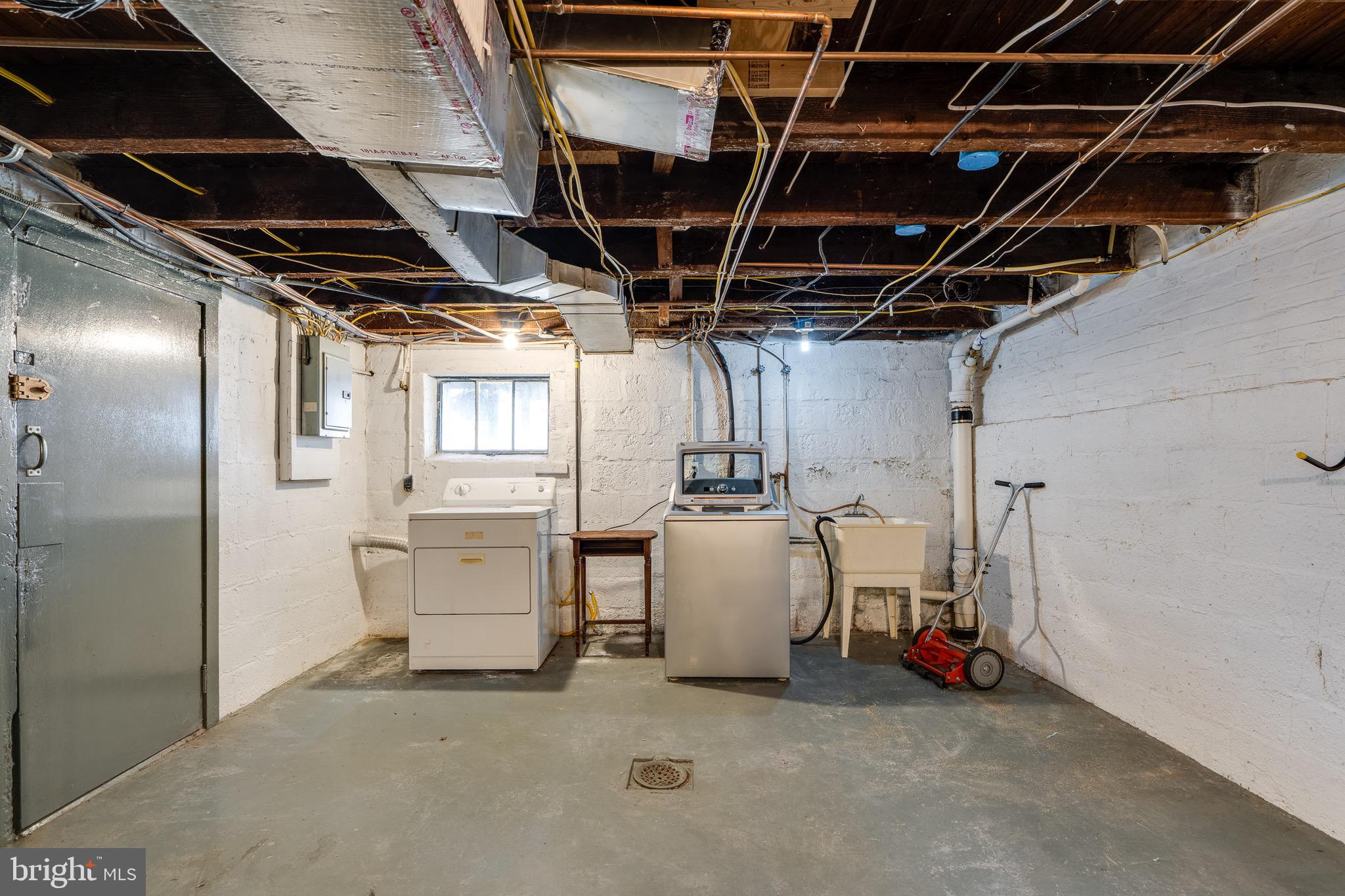 679 Poplar Street Lancaster, PA 17603 - Photo 28 of 32 a view of utility room