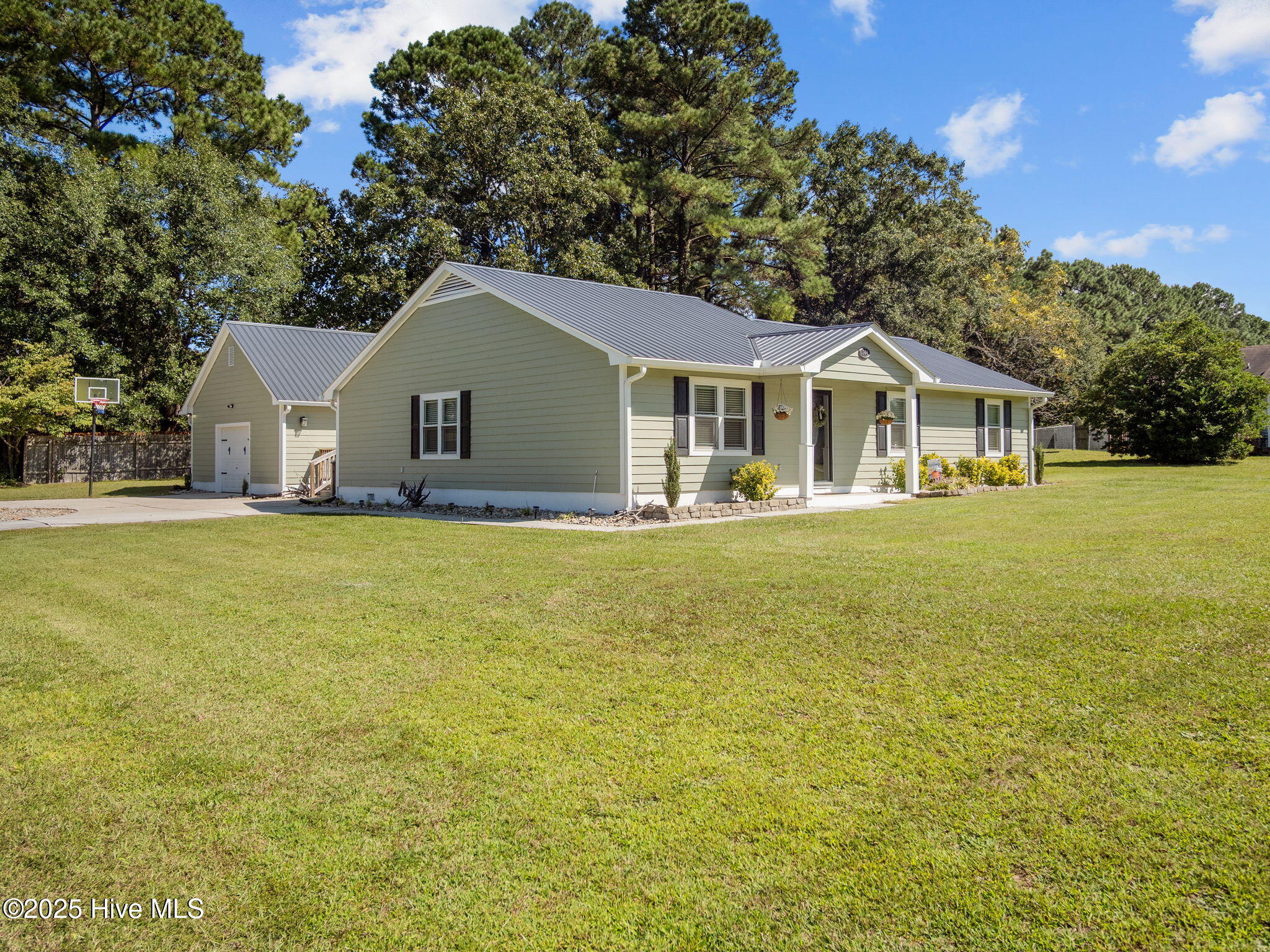 344 Riggs Road Hubert, NC 28539 - Photo 2 of 31 Front Exterior