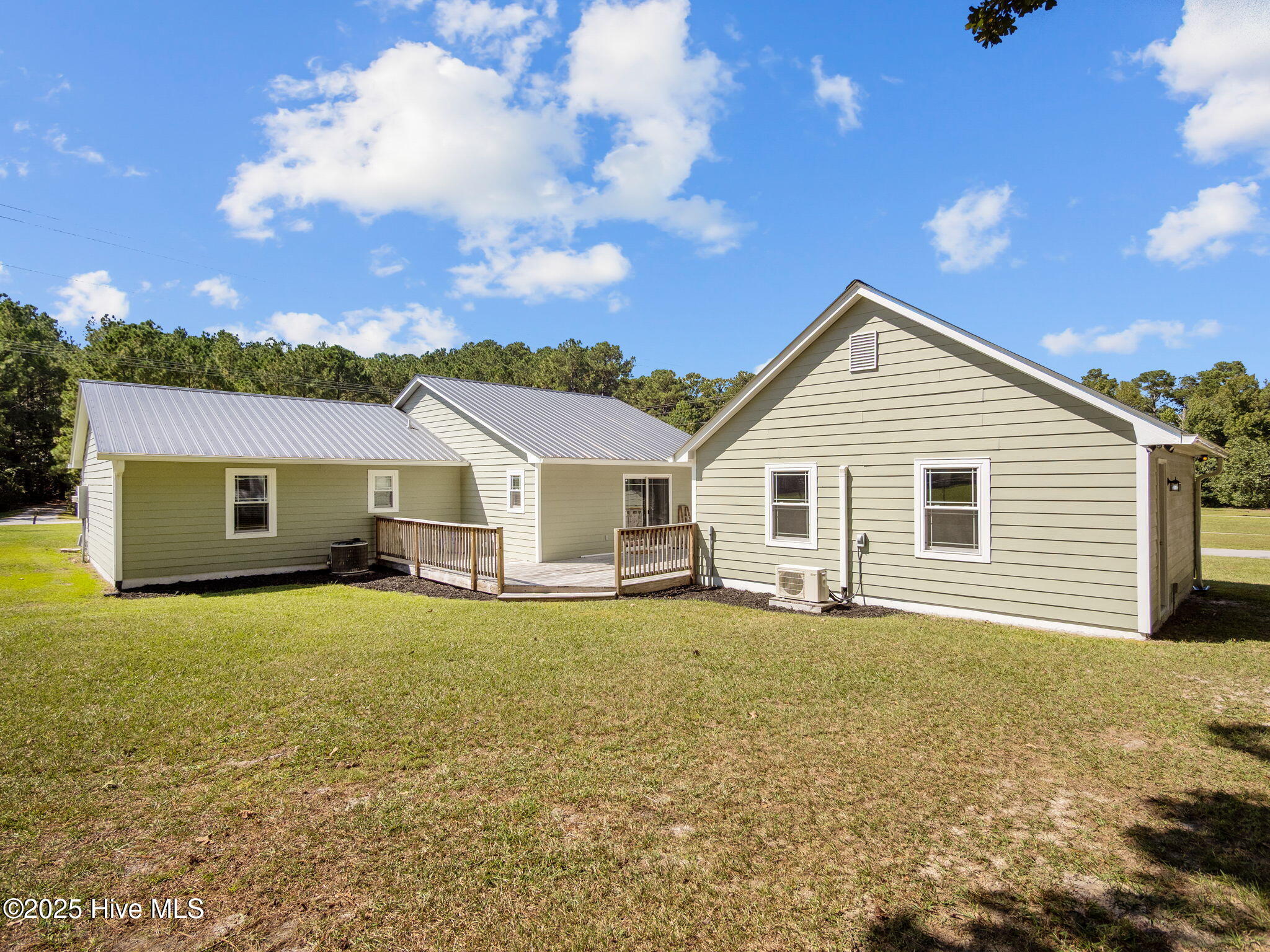 344 Riggs Road Hubert, NC 28539 - Photo 5 of 31 Back Exterior