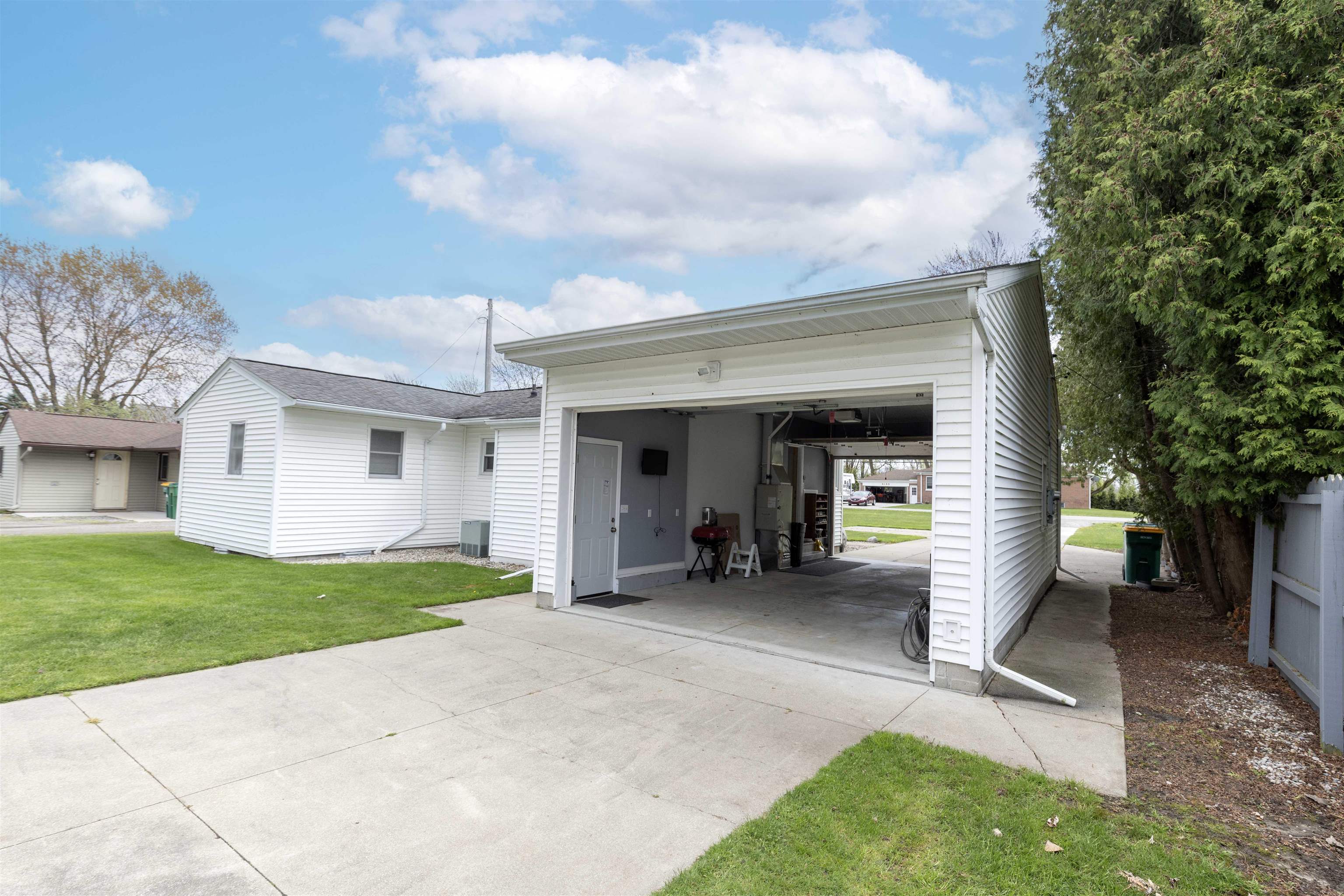 4145 Wheeler Road Bay City, MI 48706 - Photo 5 of 58