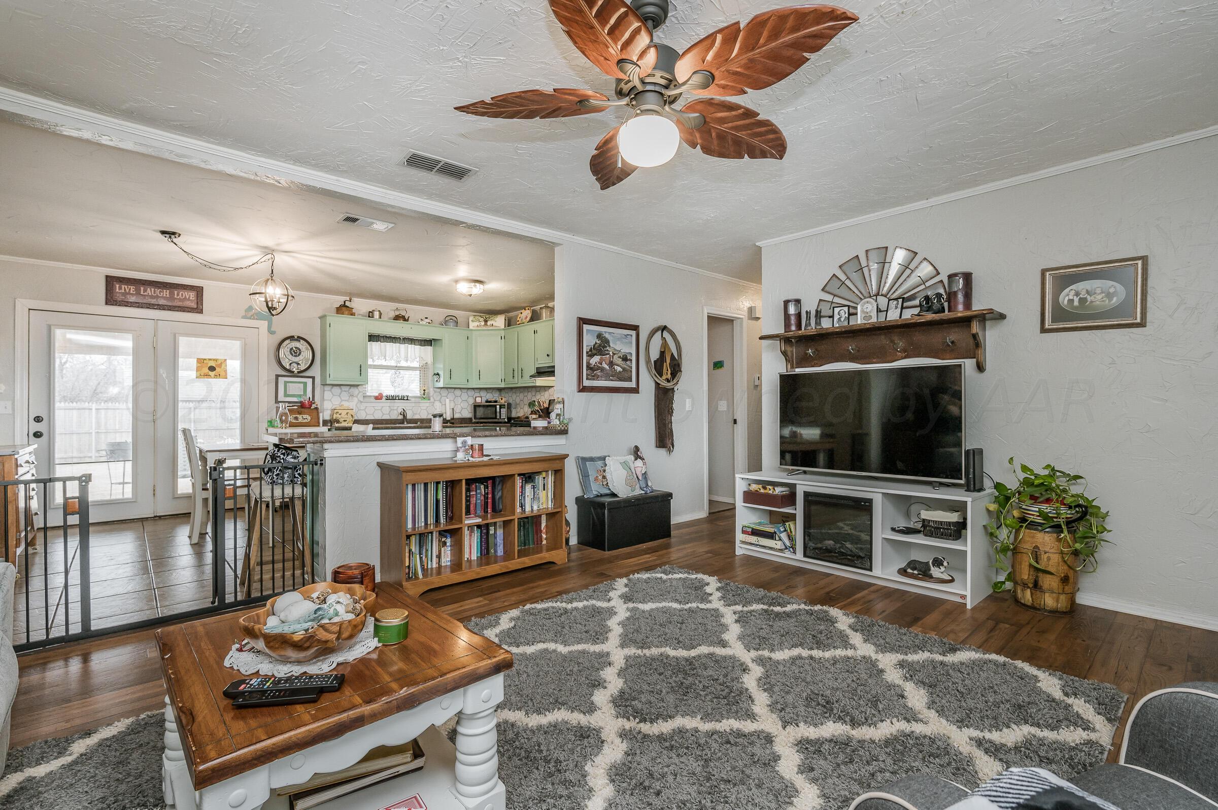 48 Hunsley Road Canyon, TX 79015 - Photo 4 of 19 Living Room-3