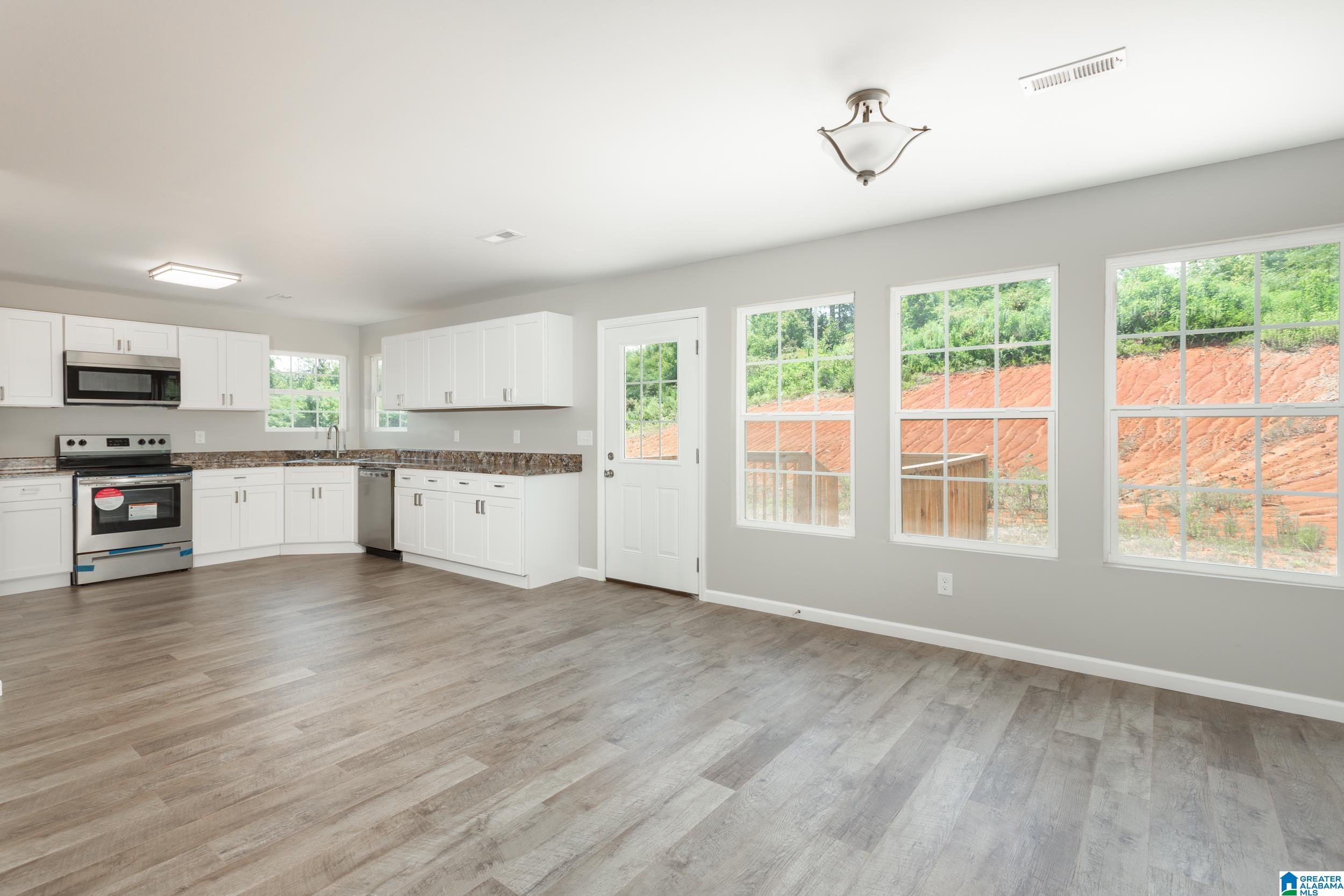 895 Bruce Street Anniston, AL 36201 - Photo 13 of 33